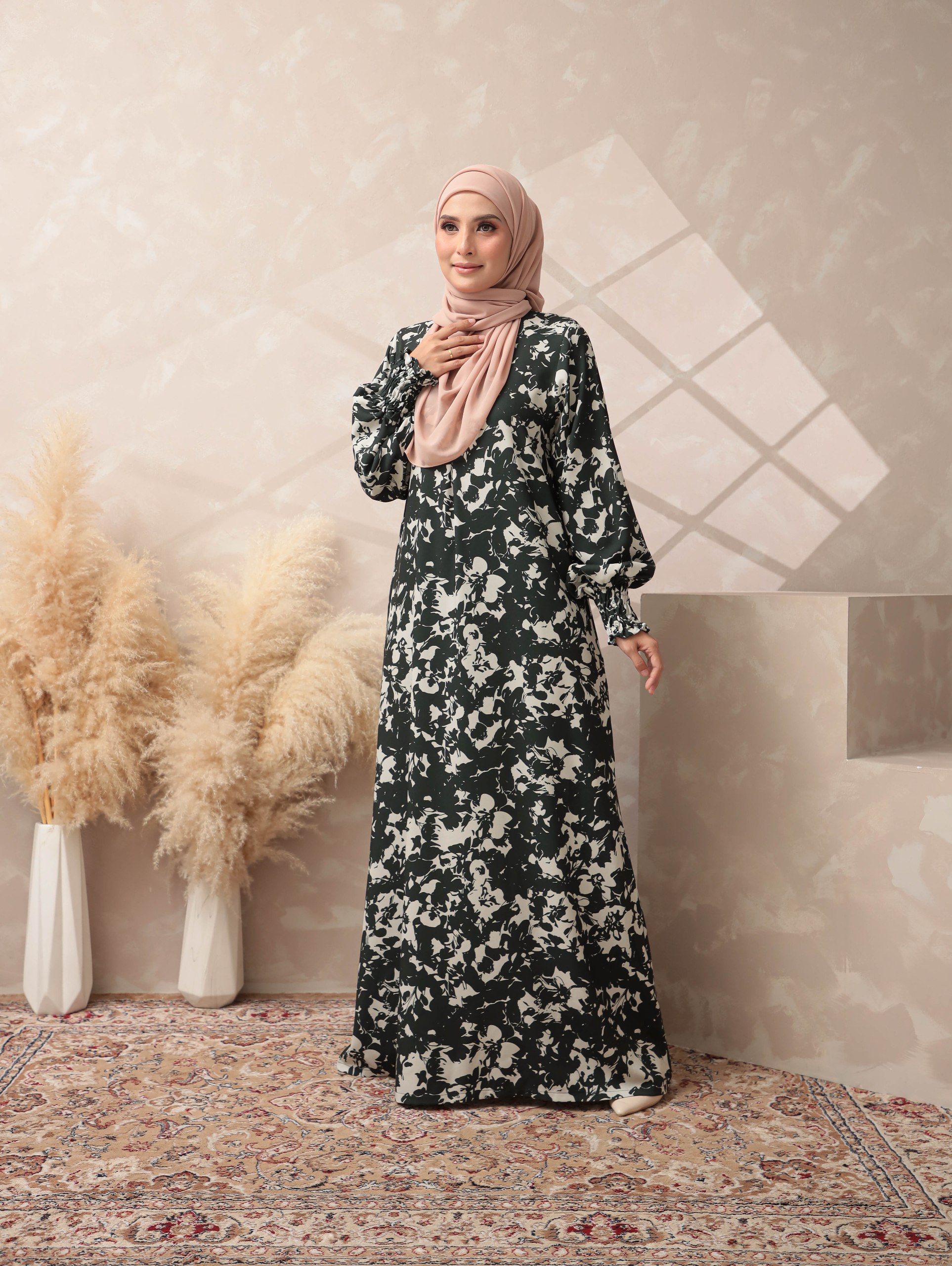 HAWANEES: BELLA DONNA BLACK